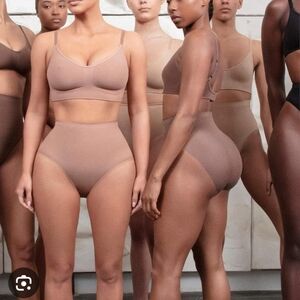 SKIMS Shapewear Mid Waist Brief